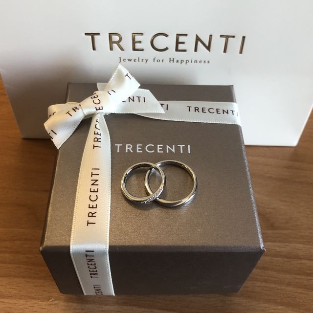 【TRECENTI(トレセンテ)の口コミ】 斜めのラインに入ったダイヤモンドが綺麗で上品でエレガントです。
ワンポ…