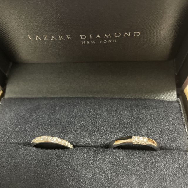 【ラザール ダイヤモンド【取扱店販売】の口コミ】 ダイヤがついてるのがとても魅力的です。
1つだけではなく上面全部につい…