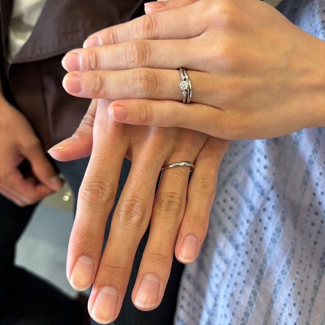 【COEUR D'OR(クゥドール)の口コミ】 シンプルなデザインで2人の指輪が全く同じデザインなのが気に入っています…
