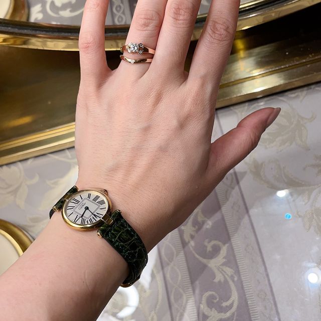 【カルティエ(Cartier)の口コミ】 1895ソリテールのシンプルさに惹かれていましたが、結婚指輪がバレリーナ…