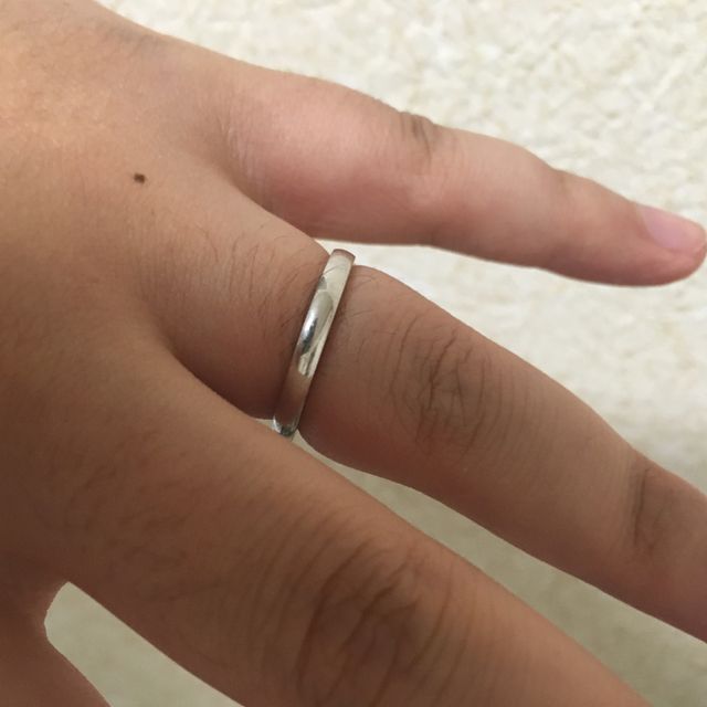 【Preuve(プルーヴ)の口コミ】 婚約指輪とかさねづけしたかったので、結婚指輪はあえてシンプルにしまし…