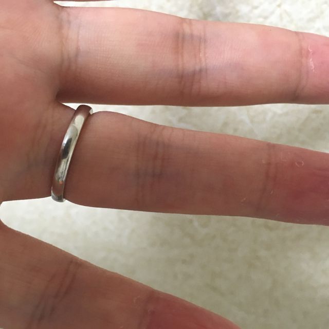【Preuve(プルーヴ)の口コミ】 婚約指輪とかさねづけしたかったので、結婚指輪はあえてシンプルにしまし…