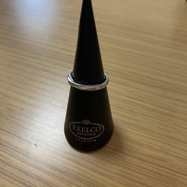 【エクセルコダイヤモンド(EXELCO DIAMOND)の口コミ】 セットリングで婚約指輪はシンプルな一石のデザインにし、普段使いの結婚…
