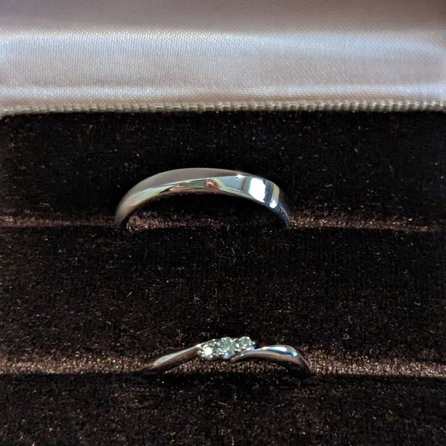 【アイプリモ(I-PRIMO)の口コミ】 カナッサはつや消し加工と鏡面のコントラストが夫の太い指に渋さと上品さ…