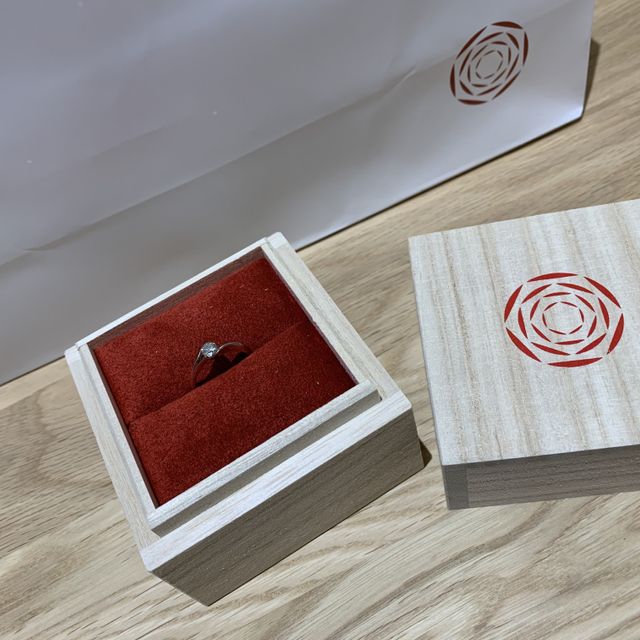 【出雲結(いずもゆい)の口コミ】 指輪へのこだわりと想いがあって大変オススメです。
相手に想いが伝えやす…