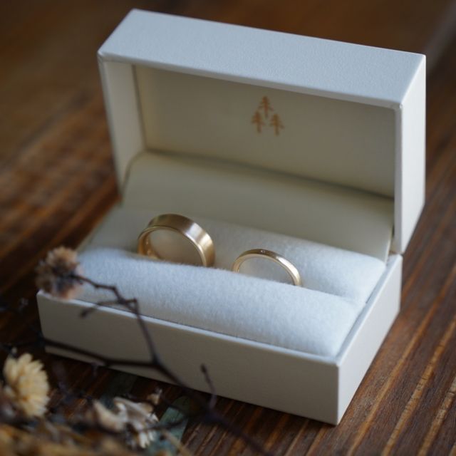 【THREE TREES(スリーツリーズ)の口コミ】 普段でもさり気なく付けれて重ね付けしても他の指輪と馴染む様にシンプル…