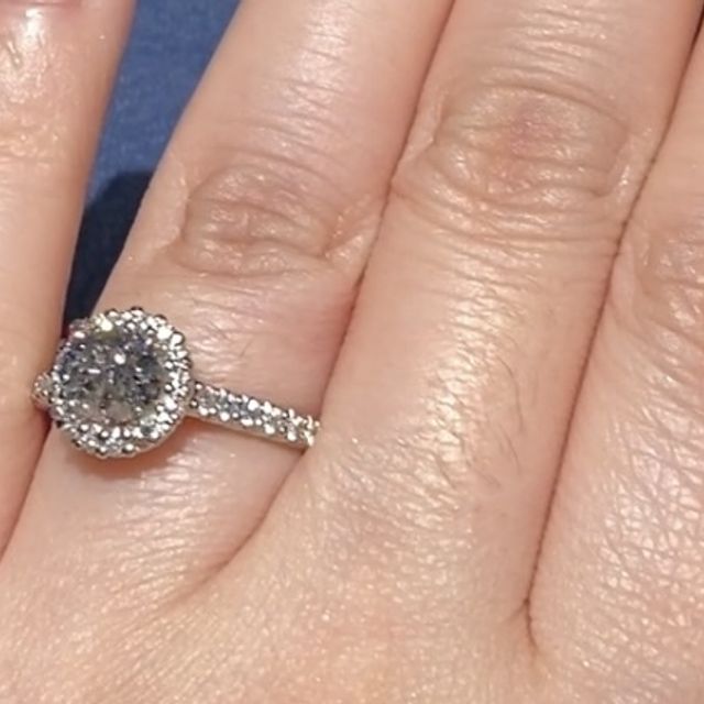 【銀座ダイヤモンドシライシの口コミ】 銀座ダイヤモンド白石と言うと、今コマーシャルをやっていて、とても感動…