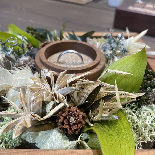 【鎌倉彫金工房の口コミ】 シンプルで満足。割と色々と凝ったデザインもあると思いますが、シンプル…