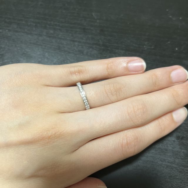 【ブシュロン(BOUCHERON)の口コミ】 デザインはシンプルでありますが、ダイヤが19石付いているのでとてもキラ…