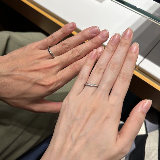 【銀座ダイヤモンドシライシの口コミ】 リングがしっかりV字のラインになっていて、他にはなくとても綺麗です。指…