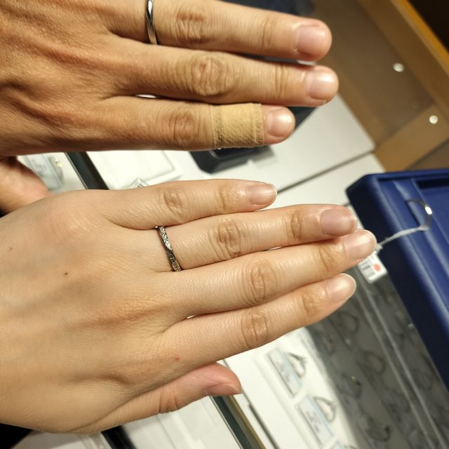 【銀座ダイヤモンドシライシの口コミ】 シンプルで飽きのないかつダイヤの輝きがよくわかるデザインです。　つけ…