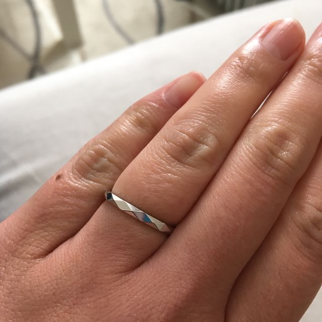 【ブシュロン(BOUCHERON)の口コミ】 当初は婚約指輪と同じブランドのものを購入しようかと思っていましたが、…