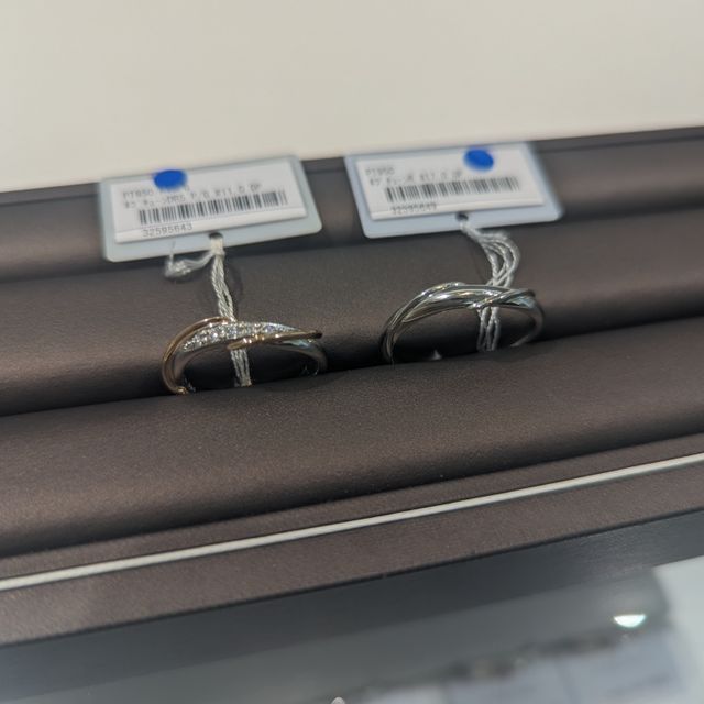 【アイプリモ(I-PRIMO)の口コミ】 シンプル過ぎない程よいデザインがお気に入りです。
形もクロスになってい…