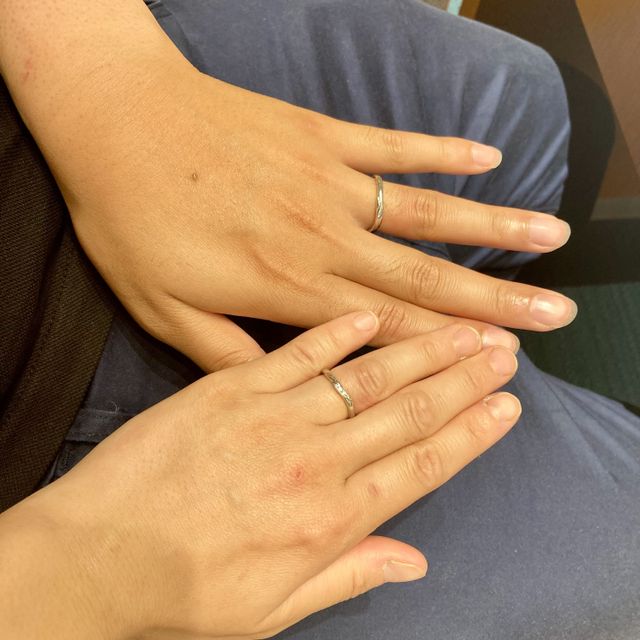 【銀座ダイヤモンドシライシの口コミ】 はじめは指輪のデザインはダイヤなしのシンプルなものにしようと思ってい…