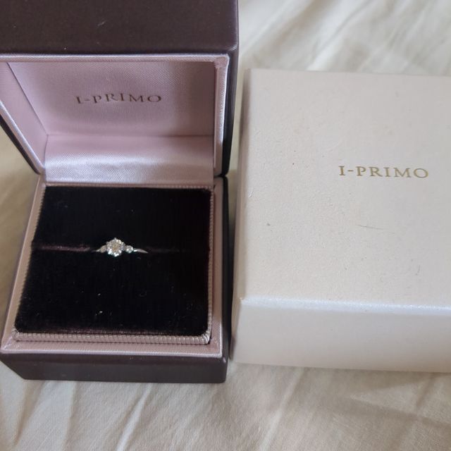 【アイプリモ(I-PRIMO)の口コミ】 重ね付けしたときのバランスがいいです
Dカラー0.31cにしたのですが、輝き…