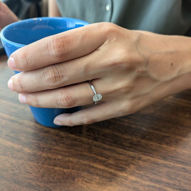 【BRILLIANCE+(ブリリアンスプラス)の口コミ】 ファンシーシェイプの指輪を探していたのですか、シェイプと大きさは指に…