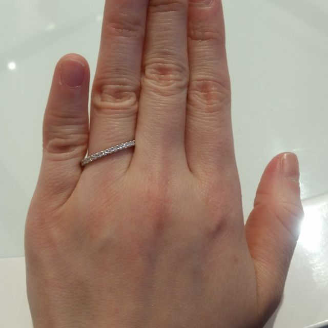 【FOREVERMARK(フォーエバーマーク)の口コミ】 シンプルなハーフエタニティリングを探していたので、紹介してもらいまし…