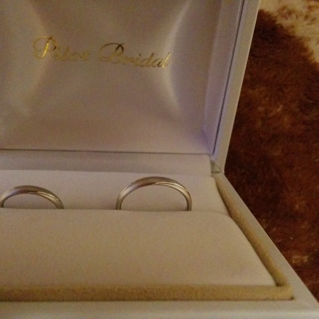 【PILOT BRIDAL(パイロットブライダル)の口コミ】 まず軽い！
Pt999は柔らかくて変形しやすいとのことだったので、UHP（ウル…