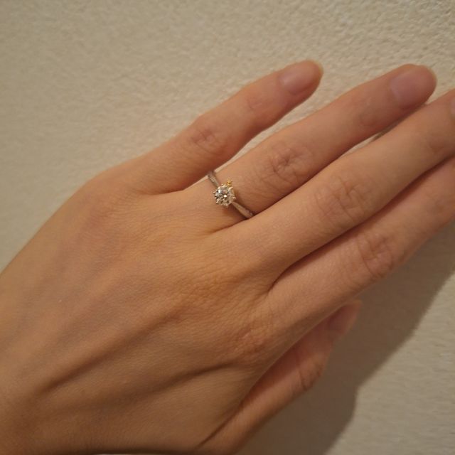 【ケイウノ ブライダル(K.UNO BRIDAL)の口コミ】 ディズニーデザインの中でもプーさんが全身でダイヤを支えているところが…