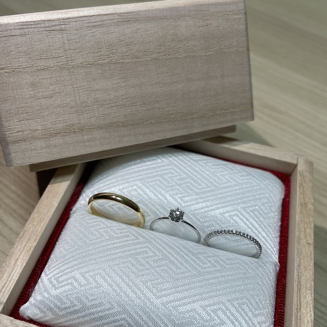 【TOMOE(トモエ)の口コミ】 指輪のデザインがシンプルで普段から付けやすく、とても気に入ってます。
…