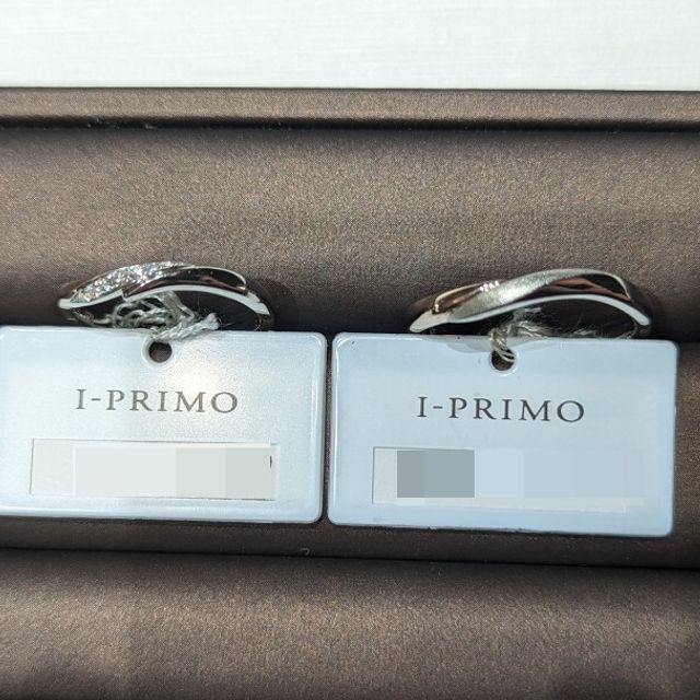 【アイプリモ(I-PRIMO)の口コミ】 指輪の内側にお互いの誕生石と名前などを10数文字は入れたのですが、この…