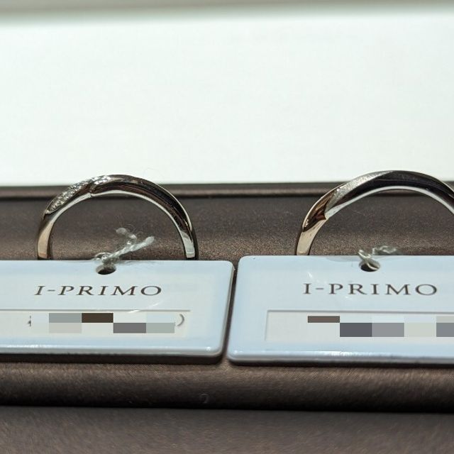 【アイプリモ(I-PRIMO)の口コミ】 指輪の内側にお互いの誕生石と名前などを10数文字は入れたのですが、この…