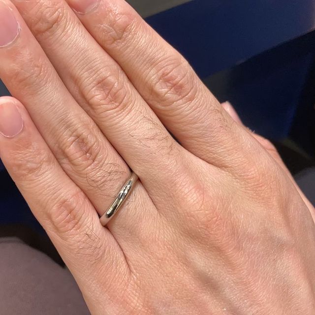 【ROYAL ASSCHER(ロイヤル・アッシャー)の口コミ】 男性的にも落ち着いたデザインで素敵です。また以下妻からですが、似たよ…