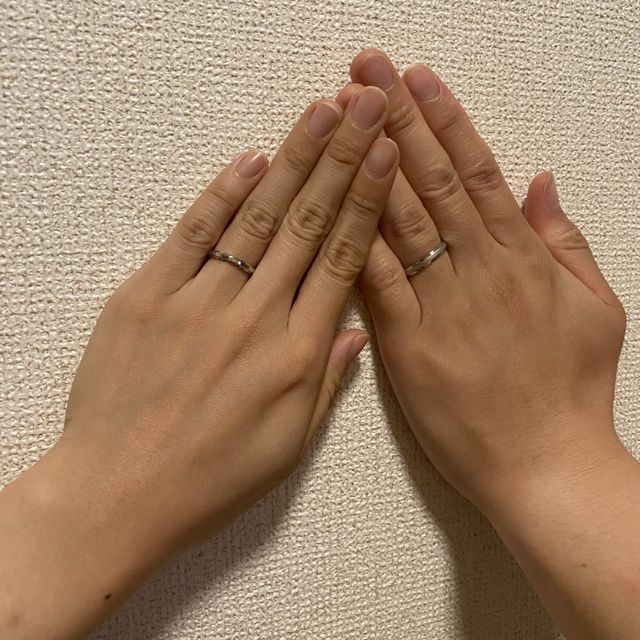 【アイプリモ(I-PRIMO)の口コミ】 シンプルで飽きがこなくて、永く着けられるリングを探していました。シン…