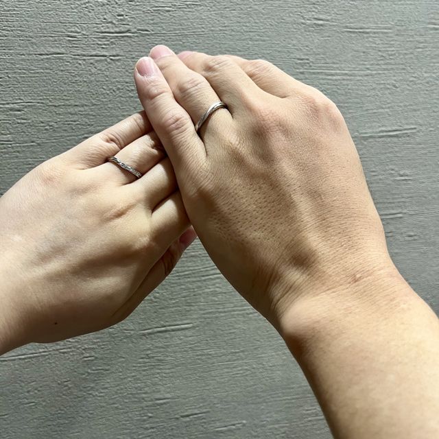 【銀座ダイヤモンドシライシの口コミ】 デザインコンセプトの「羽」、「一緒に羽ばたく」が素敵だなと思い、ペア…