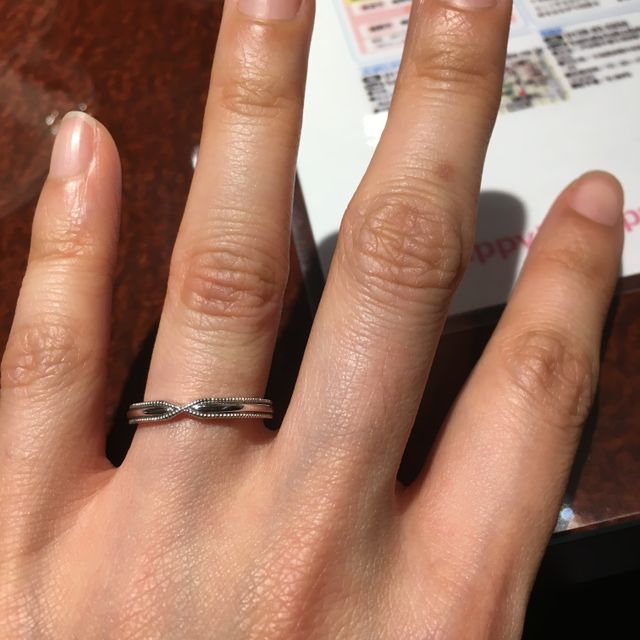 【JEWELRY  KAMATA(ジュエリーかまた)の口コミ】 オーダーメイドで、婚約指輪と合わせたデザインにしてもらいました。表面…