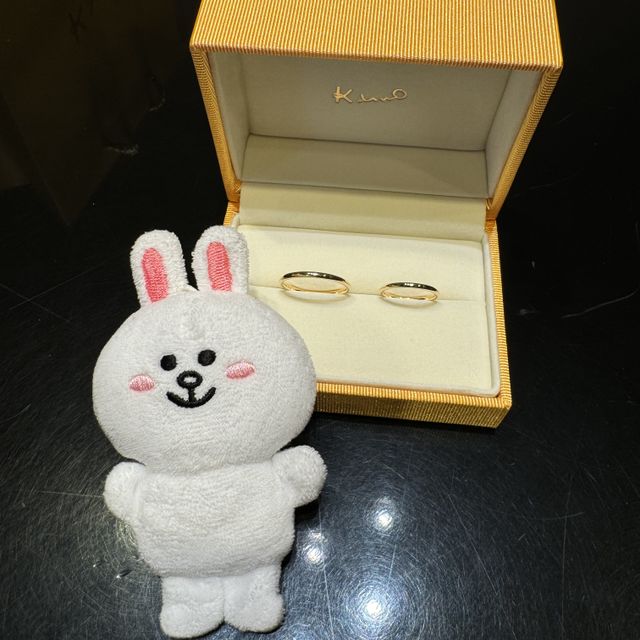 【ケイウノ ブライダル(K.UNO BRIDAL)の口コミ】 シンプルなデザインながら、ゴールドを選んだので存在感がありとても気に…