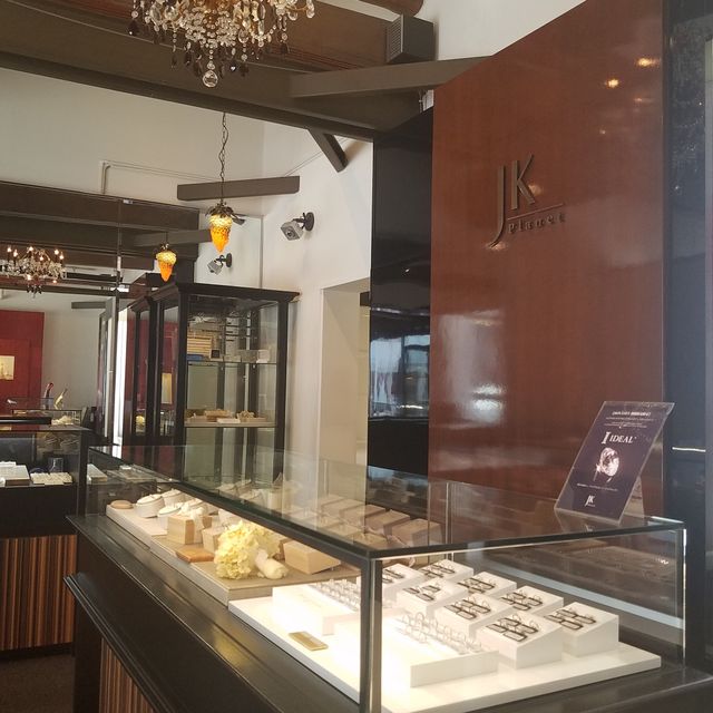 【insembre(インセンブレ)の口コミ】 普段のカジュアルな服装にも似合う、シンプルなデザインを選びました。
他…