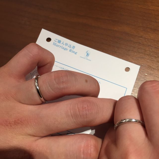 【銀座ダイヤモンドシライシの口コミ】 細くて指が長くみえること、カーブが緩やかなので対抗なくつけられたこと…