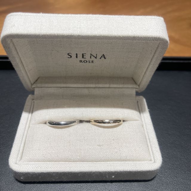 【SIENAROSE(シエナロゼ)の口コミ】 イエベなのでプラチナに少し抵抗があり、
ゴールドすぎるのもちょっと&hel…