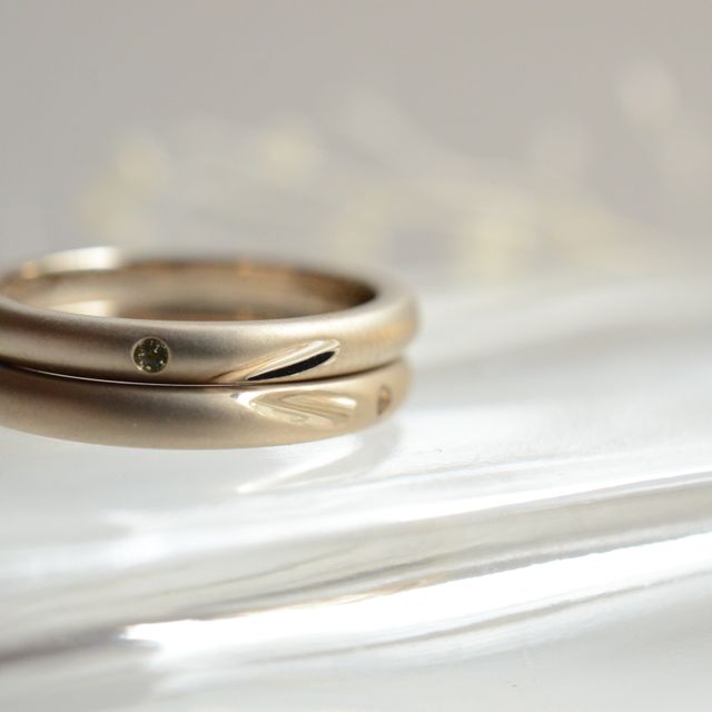 【CRAFY(クラフィ)の口コミ】 ゴールドだけでもたくさんの種類があり、私たちはホワイトゴールドを選び…