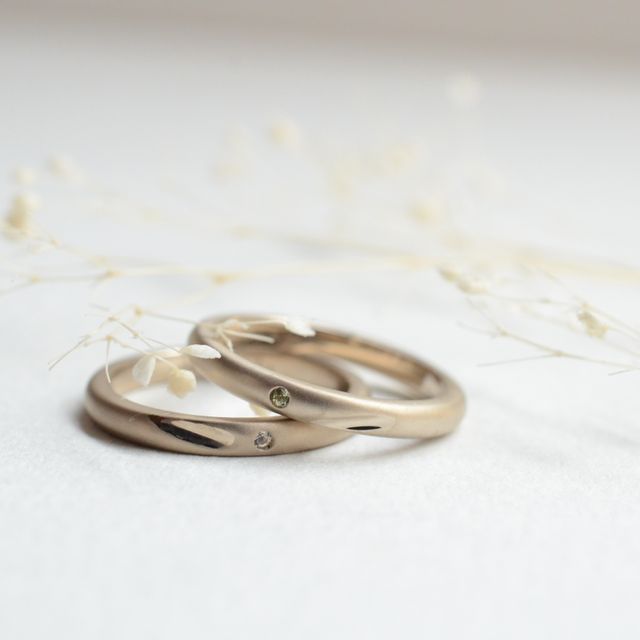 【CRAFY(クラフィ)の口コミ】 ゴールドだけでもたくさんの種類があり、私たちはホワイトゴールドを選び…