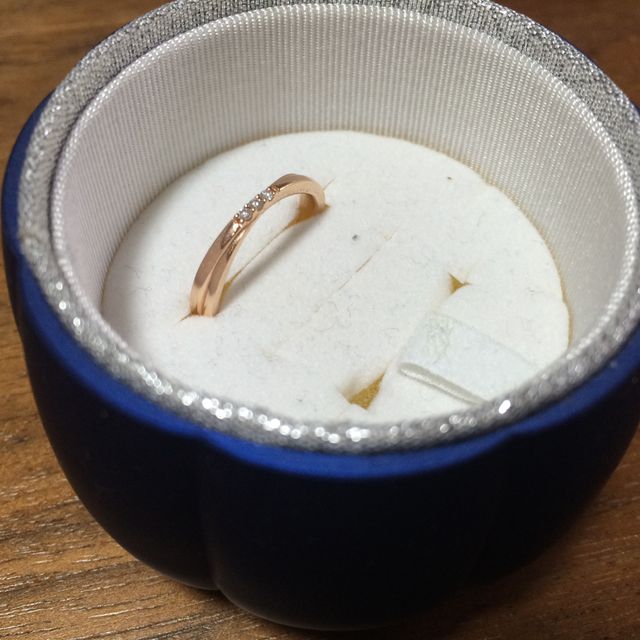 【4℃ BRIDAL(ヨンドシーブライダル)の口コミ】 婚約指輪としてペアリングを探していました。種類としては10種類ほどあり…