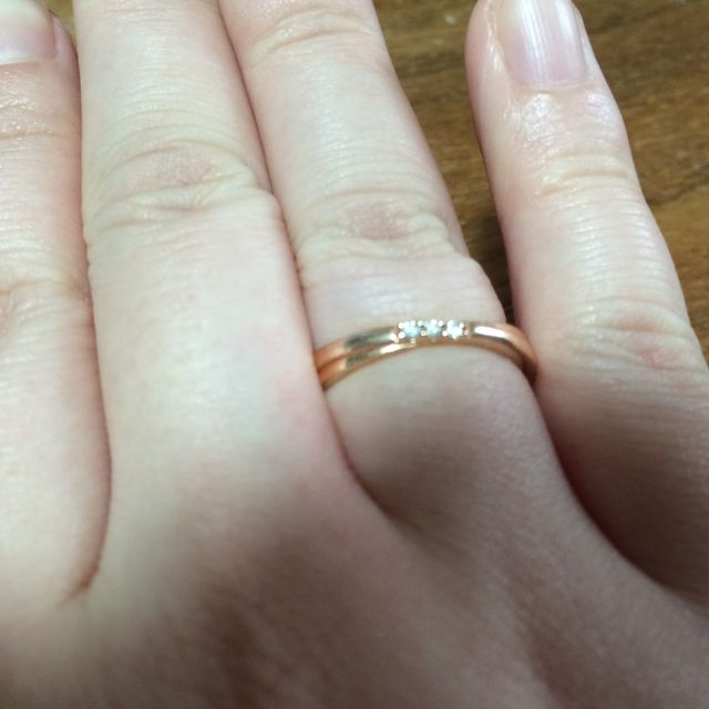 【4℃ BRIDAL(ヨンドシーブライダル)の口コミ】 婚約指輪としてペアリングを探していました。種類としては10種類ほどあり…