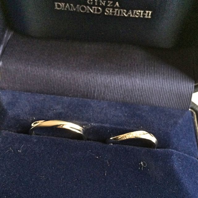 【銀座ダイヤモンドシライシの口コミ】 ダイヤモンド付きがよかったのですが、指輪が回ってしまうときに隣の指に…