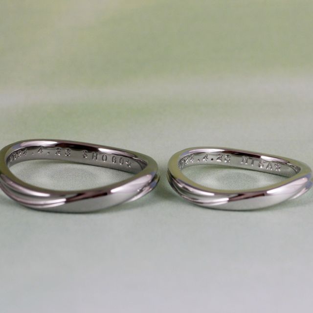 【Aroode(アローデ)の口コミ】 金属アレルギー対応でシンプルなデザインです。
ウェーブなので着用時やや…