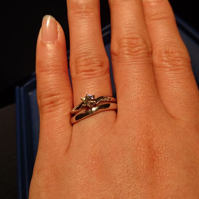 【銀座ダイヤモンドシライシの口コミ】 婚約指輪は私の気に入ったデザインを選ばせてもらったので、普段アクセサ…