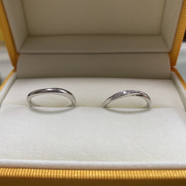 【ケイウノ ブライダル(K.UNO BRIDAL)の口コミ】 指輪のデザインはシンプルかつ煌びやかで、自分好みでした。テイストはデ…