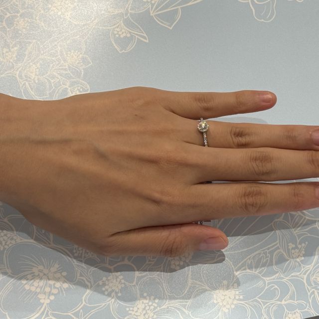 【ヴァンドーム青山(VENDOME AOYAMA)の口コミ】 シンプル婚約指輪っぽい。一粒ダイヤが美しい。
1.5カラットで買いました…