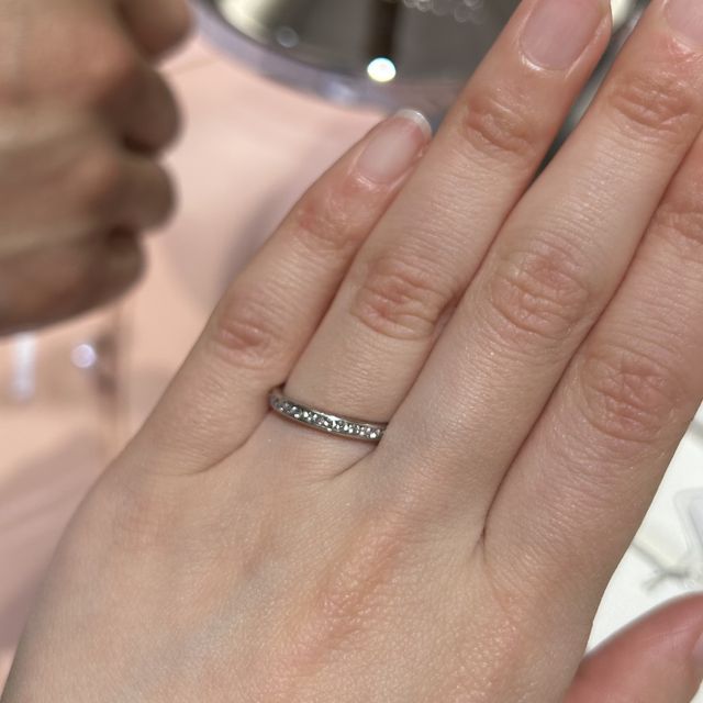 【ティファニー(Tiffany & Co.)の口コミ】 Tiffanyのハーフエタニティにはダイヤ周りに縁ありと縁なしがありましたが…