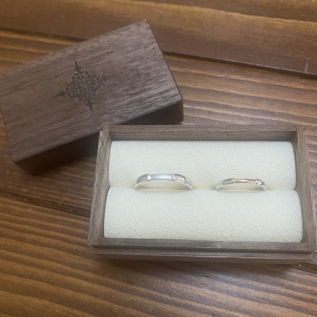 【PORTADA(ポルターダ)の口コミ】 あまり石が入っていない結婚指輪を求めていたので、ぴったりでした。片方…
