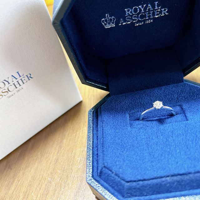【ROYAL ASSCHER(ロイヤル・アッシャー)の口コミ】 ダイヤも然ることながら、つけ心地が試着した他のメーカーに比べても断然…