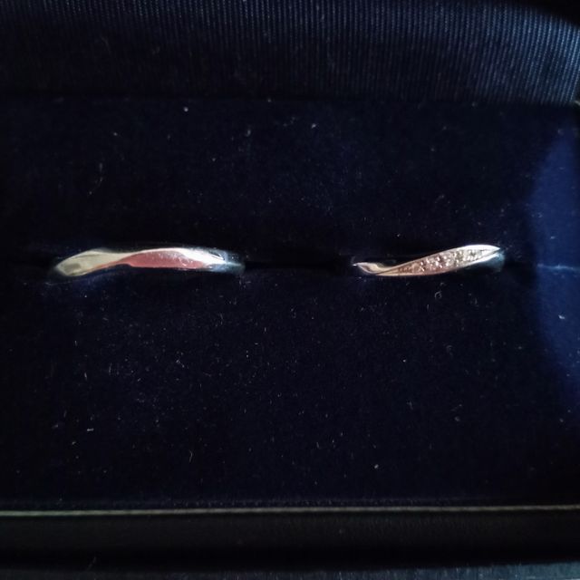 【銀座ダイヤモンドシライシの口コミ】 ずっと着ける結婚指輪なので、日常生活でも何年経ってでも大丈夫なデザイ…