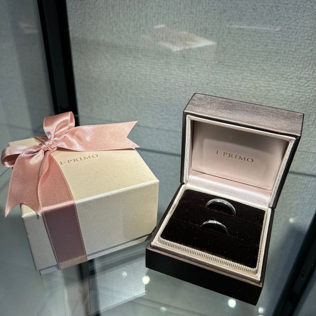 【アイプリモ(I-PRIMO)の口コミ】 シンプルなデザインが良い。
また、シンプルの中にも2色の銀色があり、お…