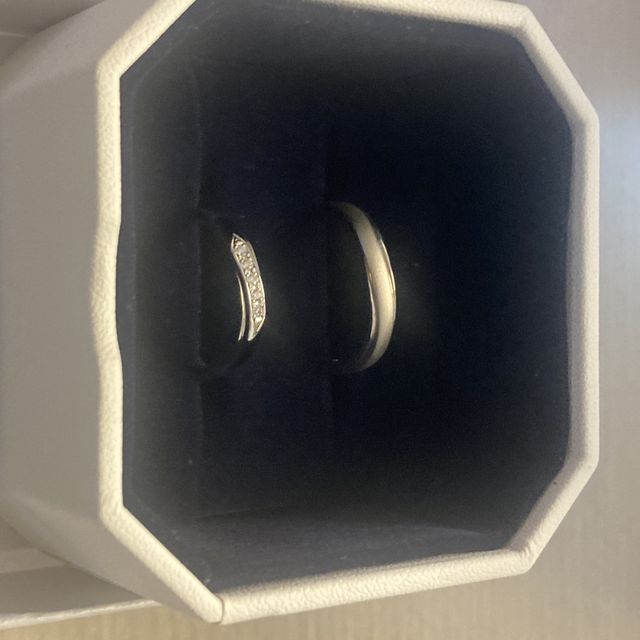 【4℃ BRIDAL(ヨンドシーブライダル)の口コミ】 デザインが素敵かつ気を衒ったものでもなかったので2人とも満足しています…