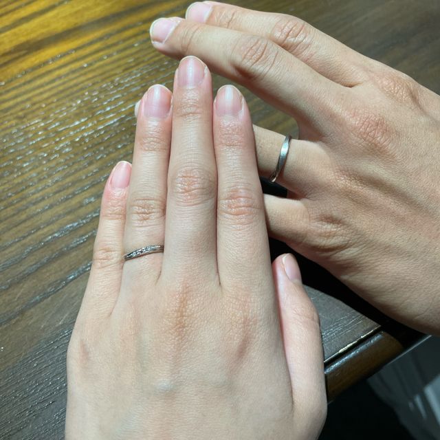 【LEGAN(レガン)の口コミ】 ストレートタイプの指輪に斜めに模様を入れました。新婦用の指輪は、ピン…